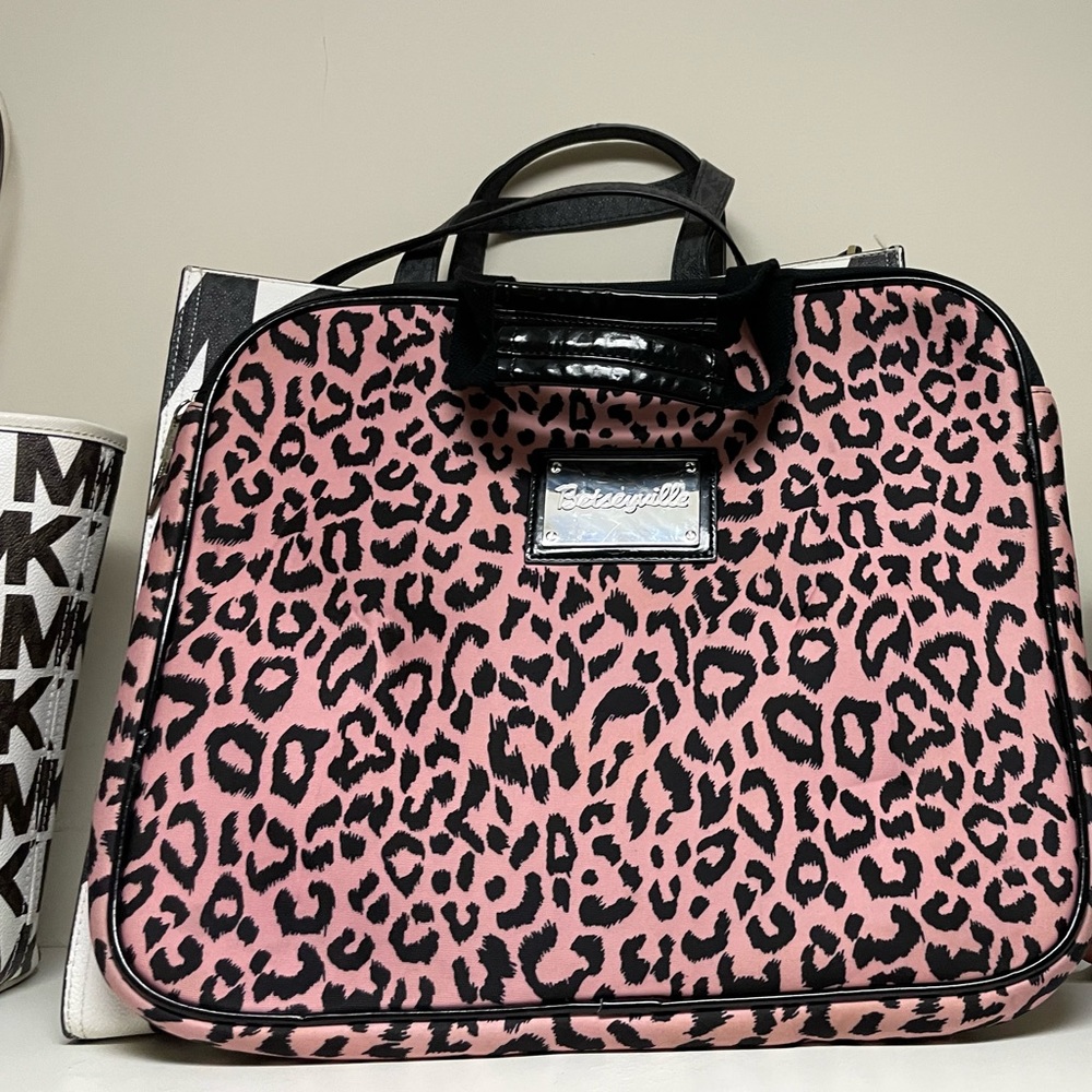 Betsy Johnson cheetah /leopard lap top case
